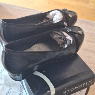 Zapatos Stonefly Talla 38 Negros Charol