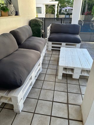 Sofá y mesa de palets para exterior