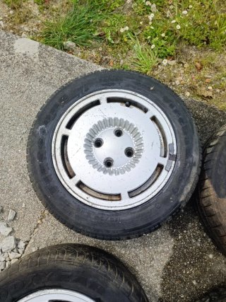 5 Llantas GT Turbo F1 excepto la de repuesto.