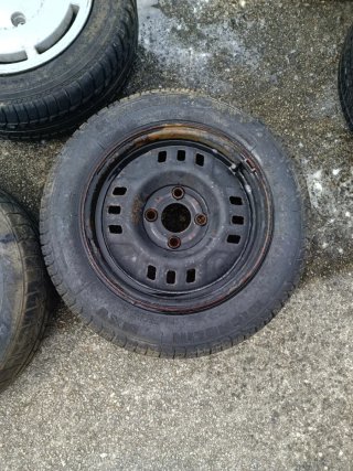 5 Llantas GT Turbo F1 excepto la de repuesto.