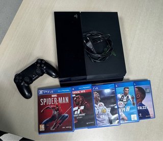 PS4 (PlayStation 4) + 5 Juegos