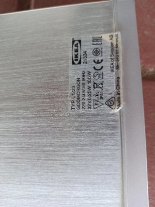 Luz LED para armario de baño plateada