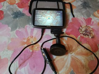 TomTom TRUCKER 6000 + Funda Rígida para GPS Tnb