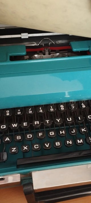 Máquina de escribir vintage Olivetti Studio 45