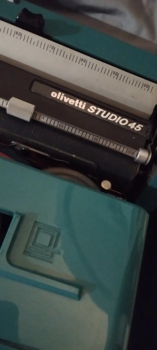 Máquina de escribir vintage Olivetti Studio 45