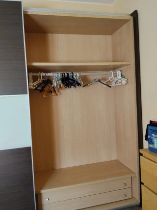 Armario puertas correderas de madera y con cristal
