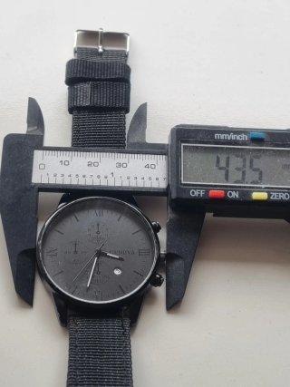 Reloj Geneva Quartz Negro.