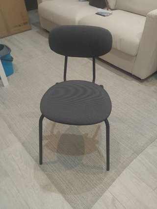 4 Sillas de comedor modernas gris.8€ cada una.