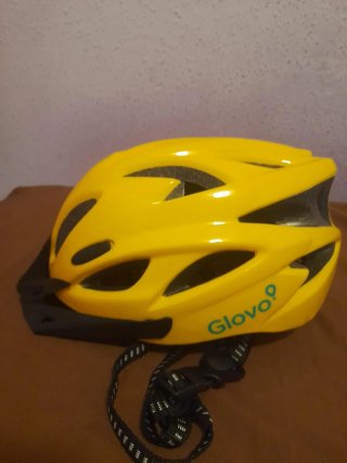 Casco de bici amarillo Glovo