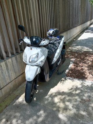 Moto Yamaha Scooter Blanca Automática