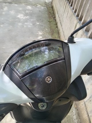 Moto Yamaha Scooter Blanca Automática