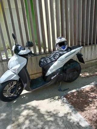 Moto Yamaha Scooter Blanca Automática