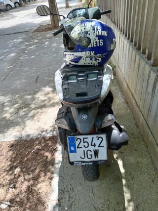 Moto Yamaha Scooter Blanca Automática