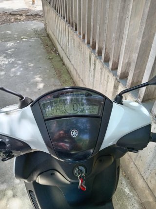 Moto Yamaha Scooter Blanca Automática