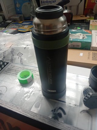 Botella de Bebida Montaña Thermos