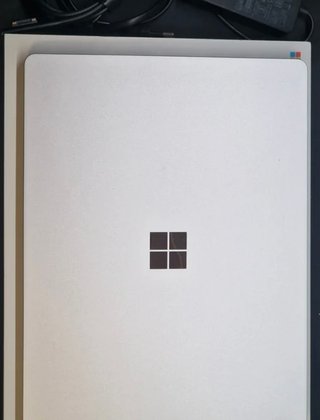 Portátil Microsoft Surface Laptop Go