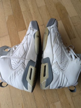 Zapatillas Jordan Blancas y Grises