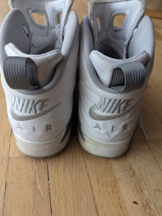 Zapatillas Jordan Blancas y Grises