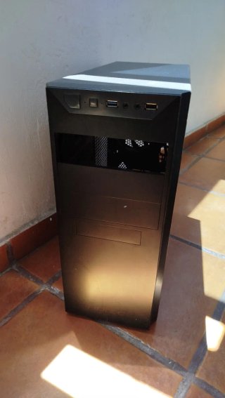 Carcasa Ordenador Negra