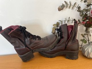 Botas Zara militares marrones con cordones