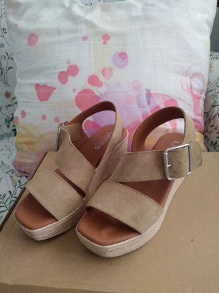 Sandalias cuña Lares T.39