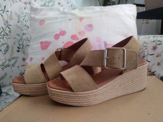 Sandalias cuña Lares T.39