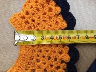 Cuello Crochet Naranja y Azul Marino.
