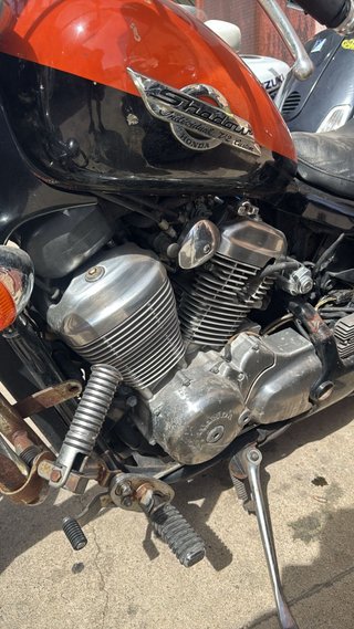 Honda Shadow 600 .