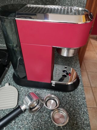 Cafetera De'Longhi Dedica Roja