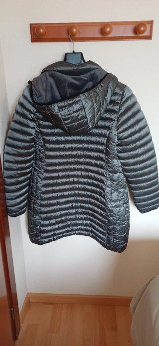 Plumífero gris