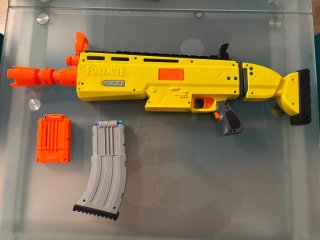 Pistola Nerf Fortnite Amarillo