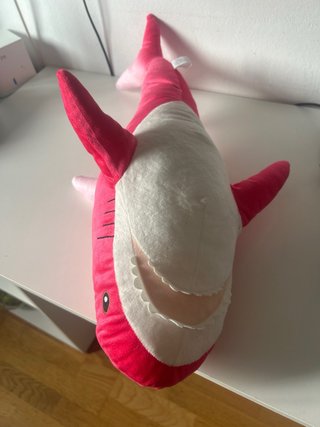 Tiburón de peluche rosa