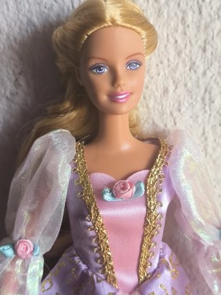 Barbie Rapunzel Vestido Morado y Rosa
