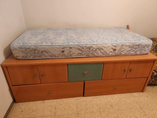 Cama con cajones y colchón