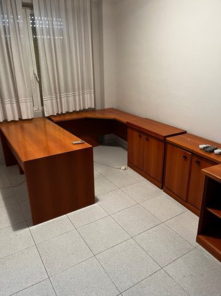Mesa de despacho modular madera con armarios bajoc