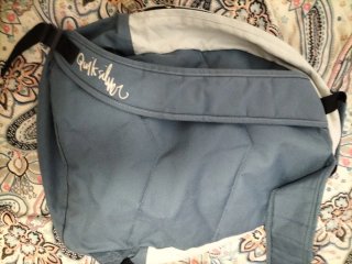 Mochila Quiksilver azul y blanca