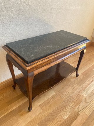 Mesa madera y mármol . URGE