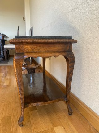 Mesa madera y mármol . URGE