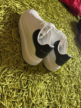 Sneakers Alexander McQueen Bianche e Nere