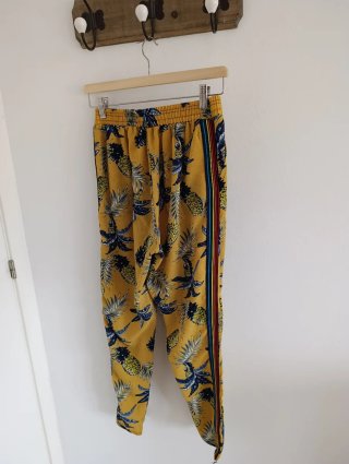 Pantalón fluido estampado piñas