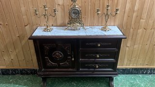 Mesa Auxiliar con Mármol y Detalles Dorados
