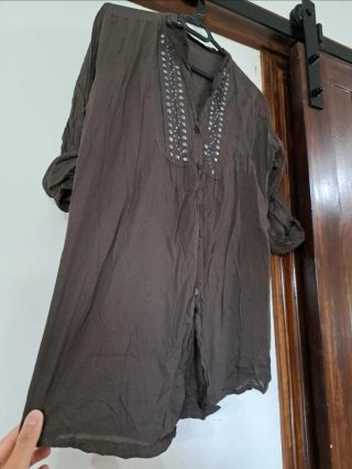 Blusa mujer marrón con pedrería