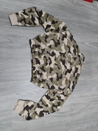 Top corto camuflaje con goma