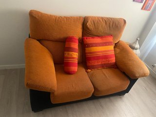 Sofá 2 plazas naranja y rojo