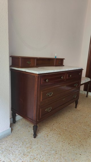 Cómoda antigua caoba mármol herrajes dorados