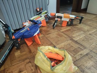 Bolsa con juguetes de plástico