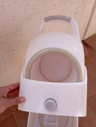 Contenedor de pañales blanco