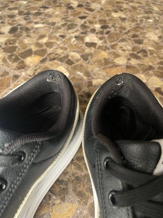 Zapatillas Puma Negras y Blancas