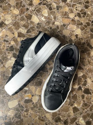 Zapatillas Puma Negras y Blancas
