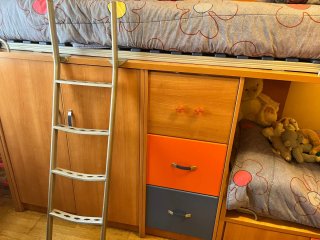 Litera madera con cómoda y escritorio